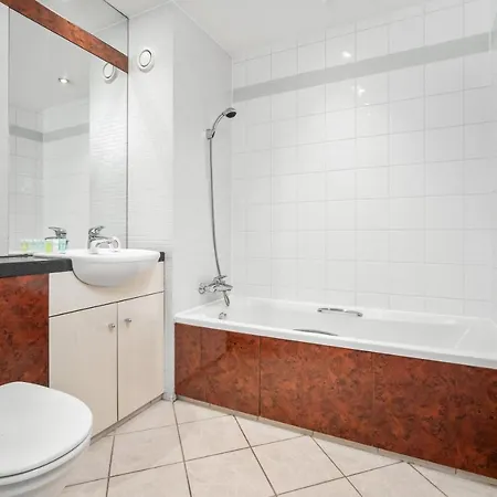 Haus - Impressive Two Bedroom Penthouse - Balcony - Parking