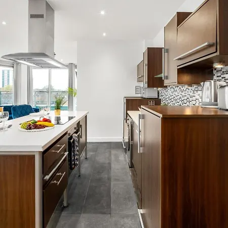 Haus - Impressive Two Bedroom Penthouse - Balcony - Parking