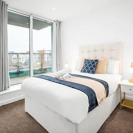 Haus - Impressive Two Bedroom Penthouse - Balcony - Parking